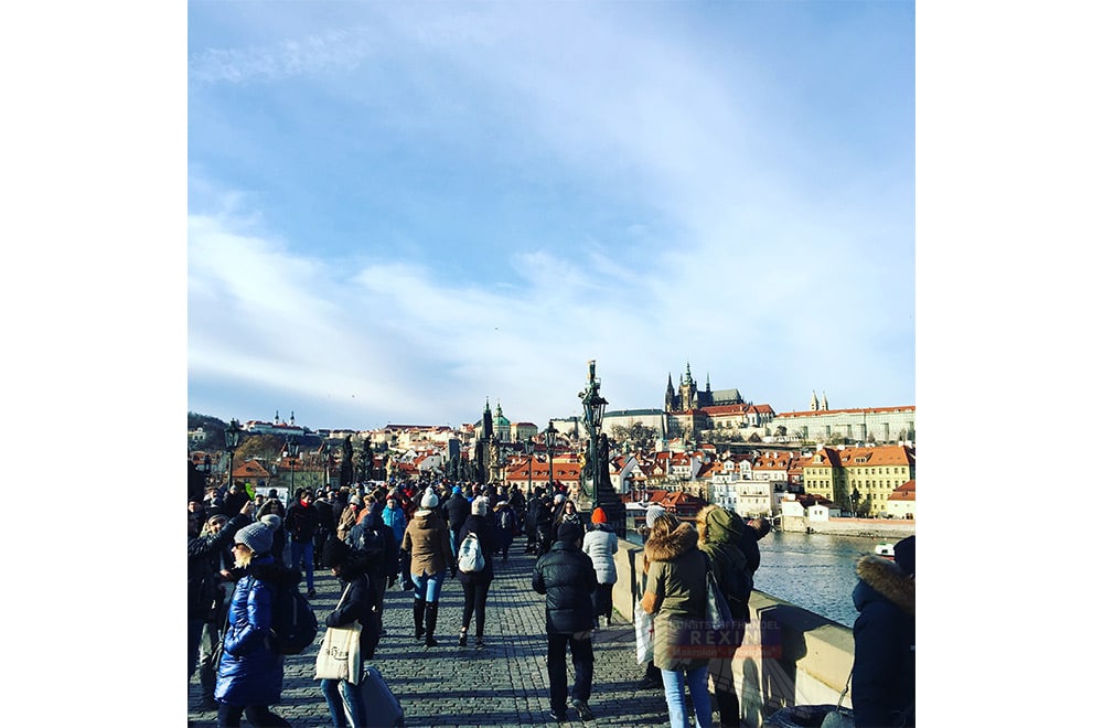 Die Karlsbrücke - jeder Prag-Besucher überquert hier mindestens einmal die Moldau.