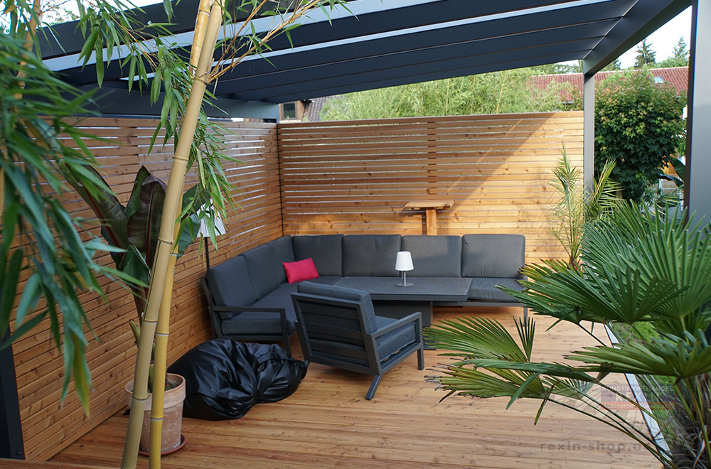 Die Terrasse als Lounge-Oase: ein herrlicher Rückzugsort zum Ausruhen und Entspannen.