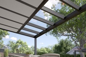 Markise einfach per Fernbedienung steuern.