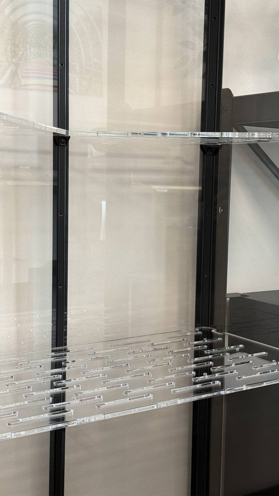 Hochtransparentes PLEXIGLAS®.