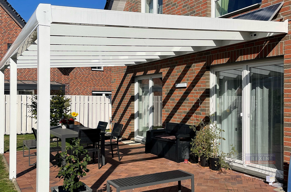 Alu-Terrassendach REXOpremium® aus Aluminium in der Farbe Weiß.