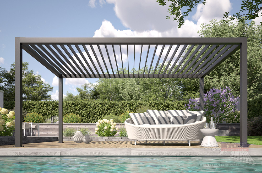 Eine Pergola aus Aluminium mit Lamellendach.
